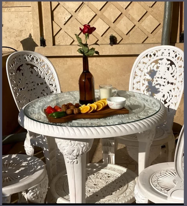 میز ناهار خوری پلیمری پایه بلند پلاستیکی گل نقش